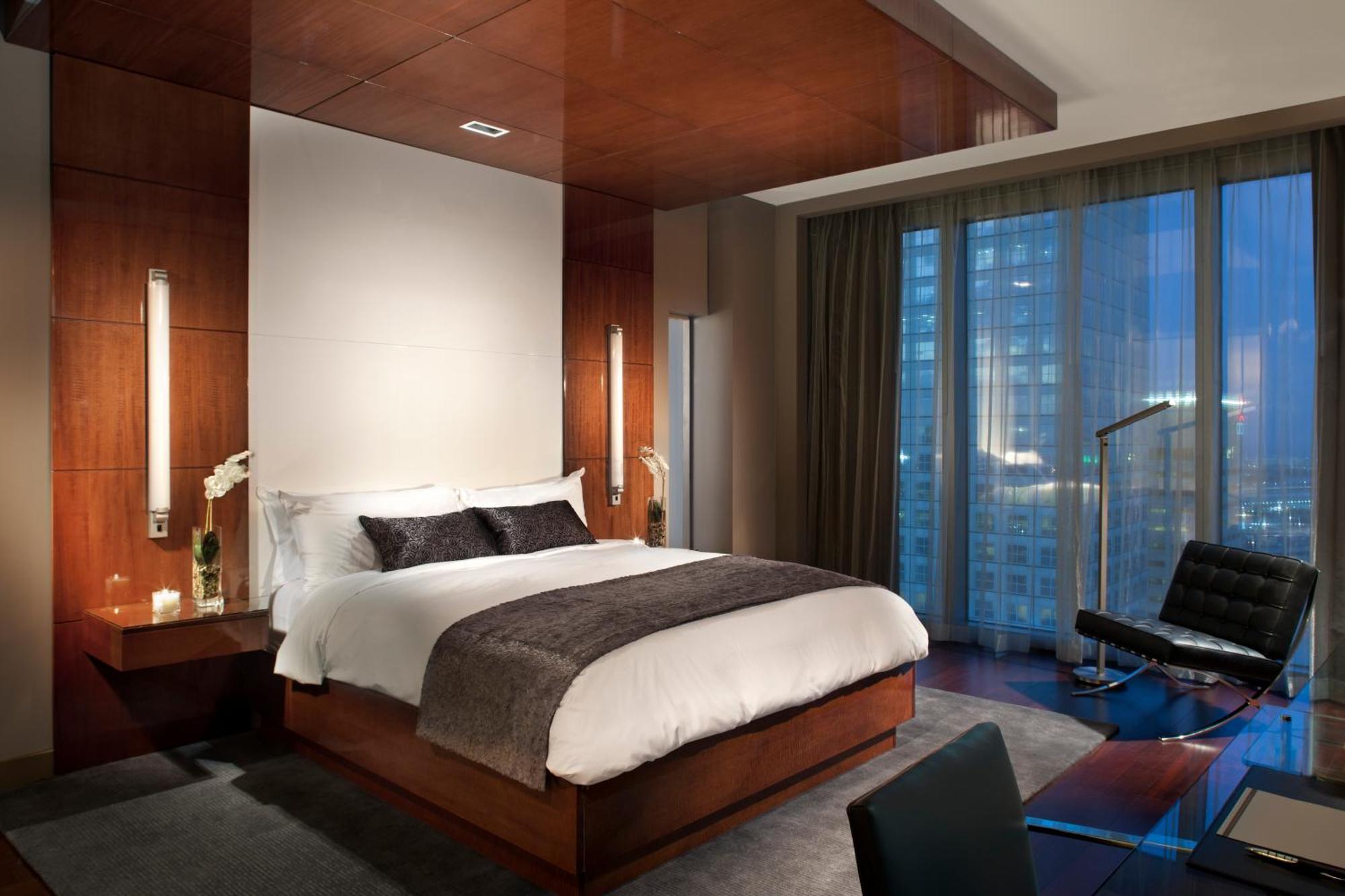 Warhol, 1 Bedroom Suite, 1 King, Corner room